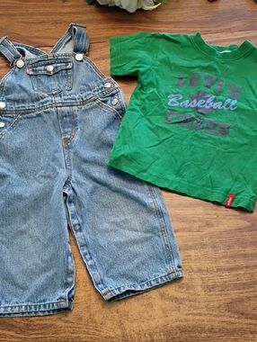 🚜Levi's 2T Vintage Green 'Baseball' Graphic Tee and Denim 513 Overalls Set